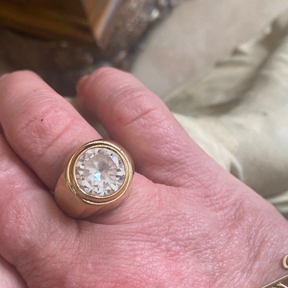 Elegant Vintage Vargas 18kt HGE CZ RING